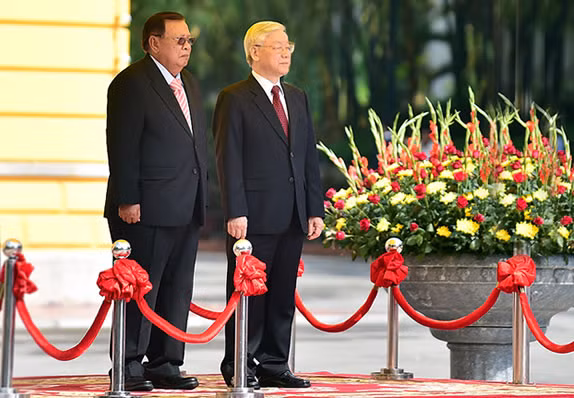 Tổng Bí thư, Chủ tịch nước CHDCND Lào Bounnhang Vorachit thăm chính thức Việt Nam đầu tiên sau khi nhậm chức, ảnh: Báo Công An Nhân Dân.