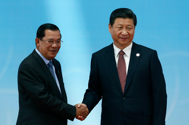 Thủ tướng Campuchia Hun Sen và Chủ tịch Trung Quốc Tập Cận Bình, ảnh: Daily Mail. Thủ tướng Campuchia Hun Sen và Chủ tịch Trung Quốc Tập Cận Bình, ảnh: Daily Mail.
