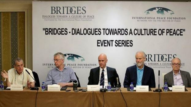 Phái đoàn những nhà khoa học đến Bình Nhưỡng và có ý kiến nới lỏng lệnh cấm vận đối với Triều Tiên. Ảnh: BBC. Phái đoàn những nhà khoa học đến Bình Nhưỡng và có ý kiến nới lỏng lệnh cấm vận đối với Triều Tiên. Ảnh: BBC.