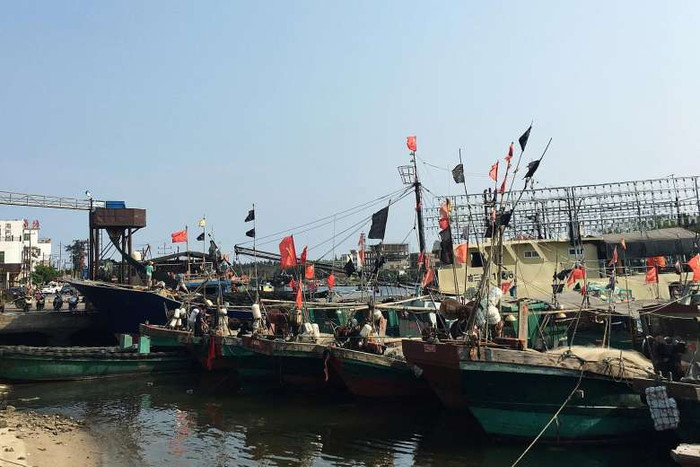 Tàu cá Trung Quốc chuẩn bị đổ bộ xuống Biển Đông, ảnh: Reuters. Tàu cá Trung Quốc chuẩn bị đổ bộ xuống Biển Đông, ảnh: Reuters.