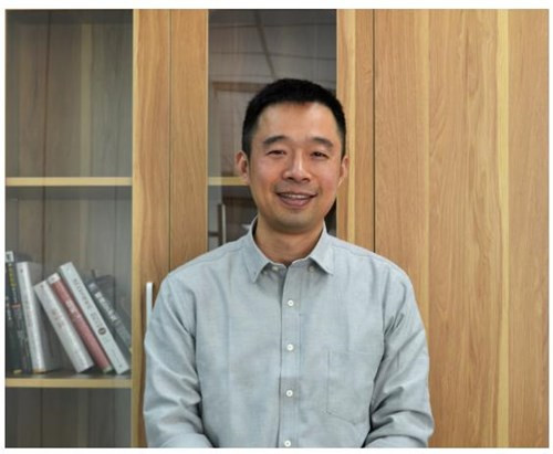 Giáo sư Trương Minh Lượng, Đại học Kỵ Nam, Quảng Châu, Trung Quốc. Ảnh: walmtus.fwangyamei.cn. Giáo sư Trương Minh Lượng, Đại học Kỵ Nam, Quảng Châu, Trung Quốc. Ảnh: walmtus.fwangyamei.cn.