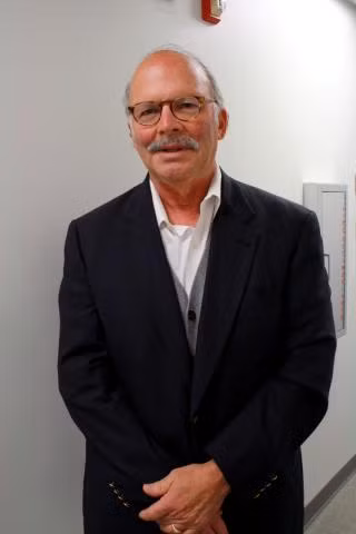 Học giả James Borton, ảnh: walkerinstitute.sc.edu.