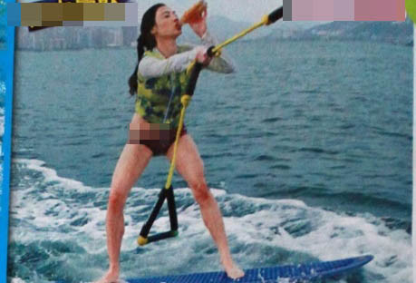 Trương Bá Chi hớ hênh khi đi lướt ván Trương Bá Chi hớ hênh khi đi lướt ván