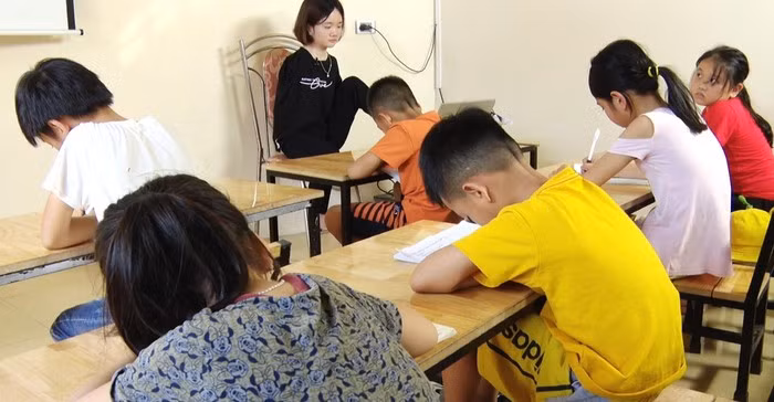 Lớp tiếng anh tại nhà của Lê Thị Thắm. Ảnh: Thu Giang