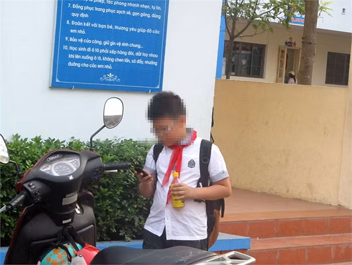 >> Thầy giáo trẻ đẹp "gây sốt" cộng đồng mạng >> Chùm ảnh: Những nỗi khổ của học sinh Việt Nam (P2) >>Ngẩn ngơ trước vẻ đẹp thánh thiện của hotgirl Ngọc Hiền