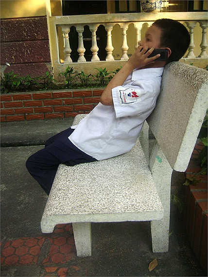 Nghe điện thoại trong những khoảng thời gian dài không tốt cho sức khỏe của trẻ nhỏ. >> Thầy giáo trẻ đẹp "gây sốt" cộng đồng mạng >> Chùm ảnh: Những nỗi khổ của học sinh Việt Nam (P2) >>Ngẩn ngơ trước vẻ đẹp thánh thiện của hotgirl Ngọc Hiền Nghe điện thoại trong những khoảng thời gian dài không tốt cho sức khỏe của trẻ nhỏ. >> Thầy giáo trẻ đẹp "gây sốt" cộng đồng mạng >> Chùm ảnh: Những nỗi khổ của học sinh Việt Nam (P2) >>Ngẩn ngơ trước vẻ đẹp thánh thiện của hotgirl Ngọc Hiền