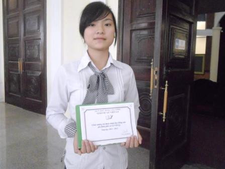 Em Hoàng Thị Thương là hoàn cảnh đặc biệt khó khăn được Hội Khuyến học Thanh Hóa trao học bổng học sinh nghèo vượt khó. Em Hoàng Thị Thương là hoàn cảnh đặc biệt khó khăn được Hội Khuyến học Thanh Hóa trao học bổng học sinh nghèo vượt khó.