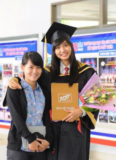 Khi ấy, người đẹp biển cũng được xếp vào nhóm những “con mọt sách” của lớp 08TT2D khoa Tài chính – Ngân hàng. Chính sự chăm chỉ, cần cù đó đã giúp Ngân có điểm số khá cao - 7,37. >>Những cặp đôi hot nhất Học viện Cảnh sát >>Vẻ đẹp yêu kiều của Á khôi Miss Ngôi sao 2012 >>Hotgirl Diễm Trang trở lại đầy gợi cảm >>Cư dân mạng chao đảo vì teenmodel Thảo Hương Khi ấy, người đẹp biển cũng được xếp vào nhóm những “con mọt sách” của lớp 08TT2D khoa Tài chính – Ngân hàng. Chính sự chăm chỉ, cần cù đó đã giúp Ngân có điểm số khá cao - 7,37. >>Những cặp đôi hot nhất Học viện Cảnh sát >>Vẻ đẹp yêu kiều của Á khôi Miss Ngôi sao 2012 >>Hotgirl Diễm Trang trở lại đầy gợi cảm >>Cư dân mạng chao đảo vì teenmodel Thảo Hương