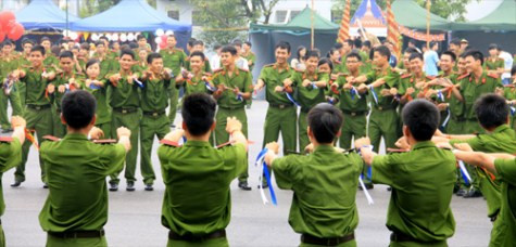 Bên cạnh các khu trại hướng về chủ đề biển đảo, những tiết mục nhảy múa tập thể. >>Hotgirl ĐH Mỹ thuật Công nghiệp tuyệt xinh trong váy cô dâu >>Những nữ sinh diện áo dài đẹp hơn Hoa hậu Mai Phương Thúy (P23) >>Vẻ đẹp sexy của thiếu nữ thành Vinh >>Cư dân mạng "chao đảo" vì teenmodel Thảo Hương Bên cạnh các khu trại hướng về chủ đề biển đảo, những tiết mục nhảy múa tập thể. >>Hotgirl ĐH Mỹ thuật Công nghiệp tuyệt xinh trong váy cô dâu >>Những nữ sinh diện áo dài đẹp hơn Hoa hậu Mai Phương Thúy (P23) >>Vẻ đẹp sexy của thiếu nữ thành Vinh >>Cư dân mạng "chao đảo" vì teenmodel Thảo Hương