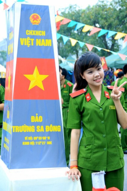 Trường Cảnh sát không nhiều nữ, vì thế, các "bông hồng" luôn gây chú ý. >>Hotgirl ĐH Mỹ thuật Công nghiệp tuyệt xinh trong váy cô dâu >>Những nữ sinh diện áo dài đẹp hơn Hoa hậu Mai Phương Thúy (P23) >>Vẻ đẹp sexy của thiếu nữ thành Vinh >>Cư dân mạng "chao đảo" vì teenmodel Thảo Hương Trường Cảnh sát không nhiều nữ, vì thế, các "bông hồng" luôn gây chú ý. >>Hotgirl ĐH Mỹ thuật Công nghiệp tuyệt xinh trong váy cô dâu >>Những nữ sinh diện áo dài đẹp hơn Hoa hậu Mai Phương Thúy (P23) >>Vẻ đẹp sexy của thiếu nữ thành Vinh >>Cư dân mạng "chao đảo" vì teenmodel Thảo Hương