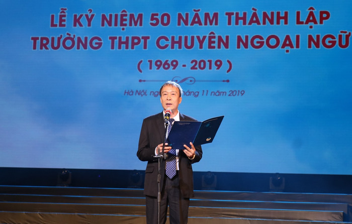 Phó Giáo sư, Tiến sĩ Nguyễn Thành Văn đọc diễn văn kỷ niệm. Ảnh: Đỗ Thơm