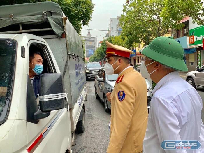 Hải Dương đã quyết liệt, chủ động thực hiện các biện pháp để ngăn chặn dịch Covid-19 lây lan trong cộng đồng. Ảnh minh họa: Đình Hùng