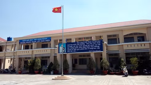 Văn phòng Trường Tiểu học Bình Chánh. (Ảnh: H.L)