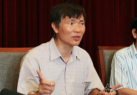 GS.TSKH Lê Tuấn Hoa. GS.TSKH Lê Tuấn Hoa.