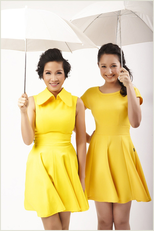 Mẹ con Mỹ Linh - Anna Trương. Mẹ con Mỹ Linh - Anna Trương.