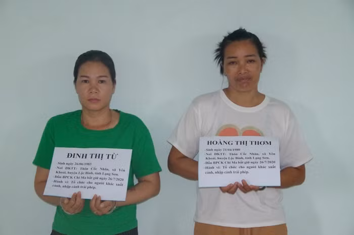 Hai đối tượng đưa người nhập cảnh trái phép vào Việt Nam bị bắt giữ tại Lạng Sơn. Ảnh: Ảnh: Lý Nhất/ báo biên phòng