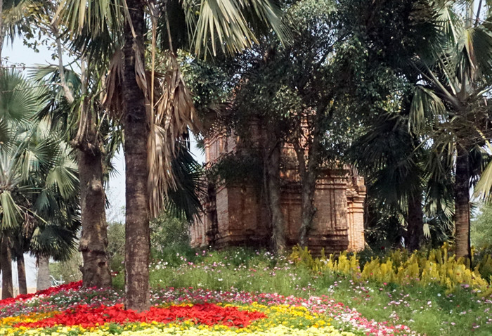 Tháp Chàm thu nhỏ. (Ảnh: T.M)