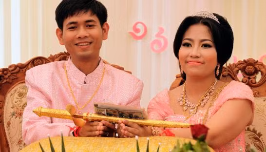 Con gái và con rể trùm diệt chủng Khmer Đỏ Pol Pot trong ngày cưới.