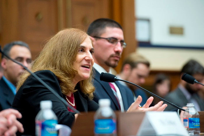 Bà Bonnie Glaser cho rằng Bắc Kinh đang mưu tính "ngư ông đắc lợi" ở Biển Đông khi cả thế giới đổ dồn sự chú ý vào Crimea.