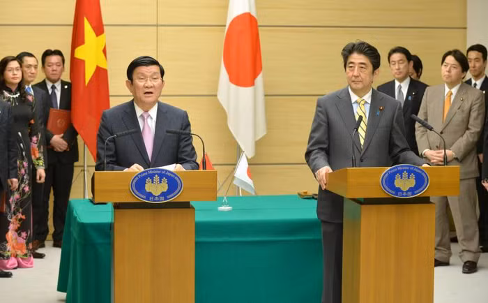 Chủ tịch nước Trương Tấn Sang và Thủ tướng Nhật Bản Shinzo Abe trong buổi họp báo chung.