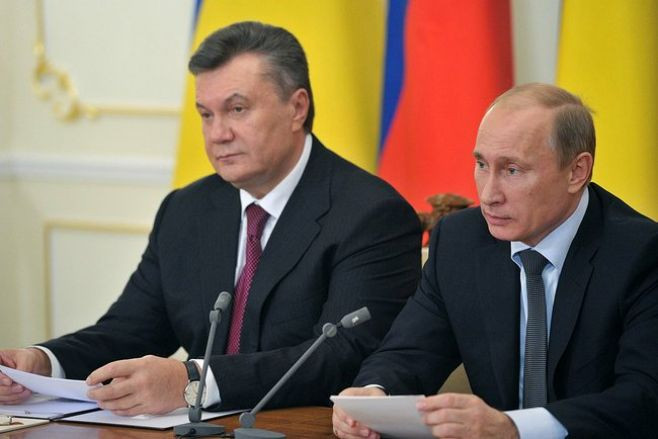 Yanukovych và Putin trong một cuộc gặp năm 2012. Yanukovych và Putin trong một cuộc gặp năm 2012.