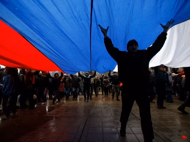 Những người ủng hộ Nga tổ chức biểu tình tại Crimea.