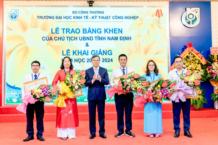 ĐH Kinh tế – Kỹ thuật Công nghiệp khai giảng năm học, chào đón hơn 5.600 tân SV ảnh 13 ĐH Kinh tế – Kỹ thuật Công nghiệp khai giảng năm học, chào đón hơn 5.600 tân SV ảnh 13