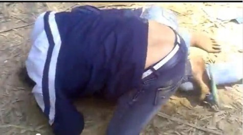 Clip khởi đầu bằng việc túm áo và vật nhau của 2 nữ sinh. >> NỮ SINH KHOE THÂN PHẢN CẢM TRONG ÁO DÀI >> GIỚI TRẺ NÔ NỨC ĐẠP XE HƯỞNG ỨNG NGÀY HỘI YOUTH DAY 2012