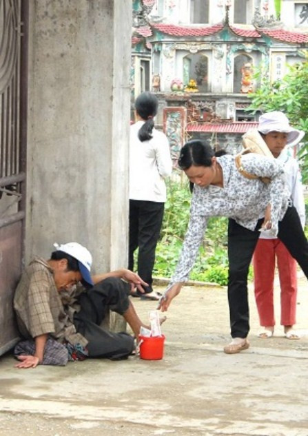 Những đồng tiền lẻ cũng vô cùng quý giá đối với người ăn xin >> CHÙM ẢNH: NÉT NGỘ NGĨNH CỦA TRẺ VỚI NGÀY HỘI ĐỌC SÁCH >> CHÙM ẢNH: XÓT XA NHÌN NHỮNG ĐỒ CHƠI NGHÈO CỦA TRẺ EM CHÂU PHI Những đồng tiền lẻ cũng vô cùng quý giá đối với người ăn xin >> CHÙM ẢNH: NÉT NGỘ NGĨNH CỦA TRẺ VỚI NGÀY HỘI ĐỌC SÁCH >> CHÙM ẢNH: XÓT XA NHÌN NHỮNG ĐỒ CHƠI NGHÈO CỦA TRẺ EM CHÂU PHI