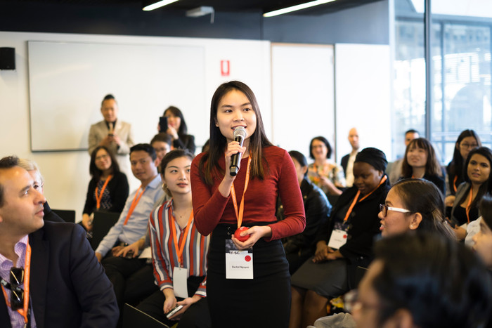 Minh Thảo phát biểu tại một diễn đàn sinh viên quốc tế với tư cách đại sứ Đại học La Trobe, Úc. Ảnh: Nhân vật cung cấp. Minh Thảo phát biểu tại một diễn đàn sinh viên quốc tế với tư cách đại sứ Đại học La Trobe, Úc. Ảnh: Nhân vật cung cấp.