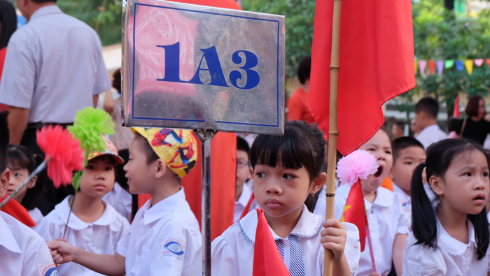 Bỡ ngỡ với lễ khai giảng lần đầu tiên.