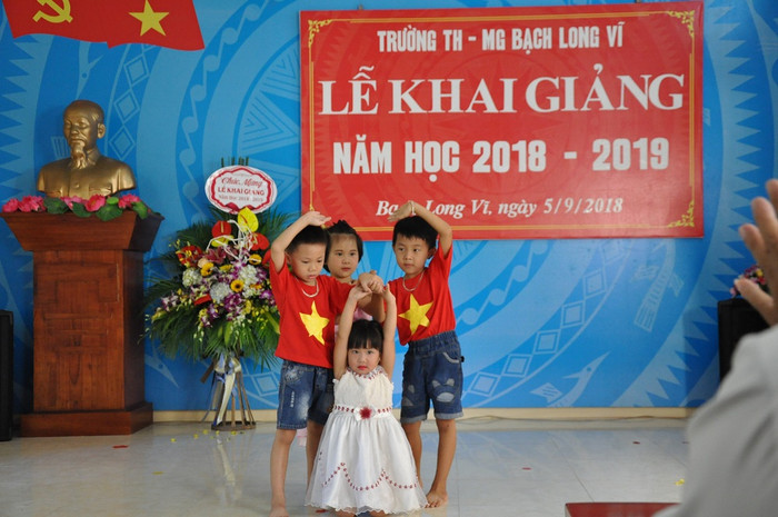 Vượt qua khó khăn, công tác dạy và học trên huyện đảo tiền tiêu vẫn được đảm bảo duy trì tốt. Vượt qua khó khăn, công tác dạy và học trên huyện đảo tiền tiêu vẫn được đảm bảo duy trì tốt.