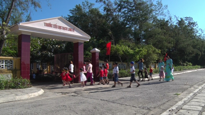 Ngay từ sáng sớm các em học sinh Mầm non - Tiểu học Bạch Long Vĩ tưng bừng đến trường khai giảng. (Ảnh:NTCC) Ngay từ sáng sớm các em học sinh Mầm non - Tiểu học Bạch Long Vĩ tưng bừng đến trường khai giảng. (Ảnh:NTCC)