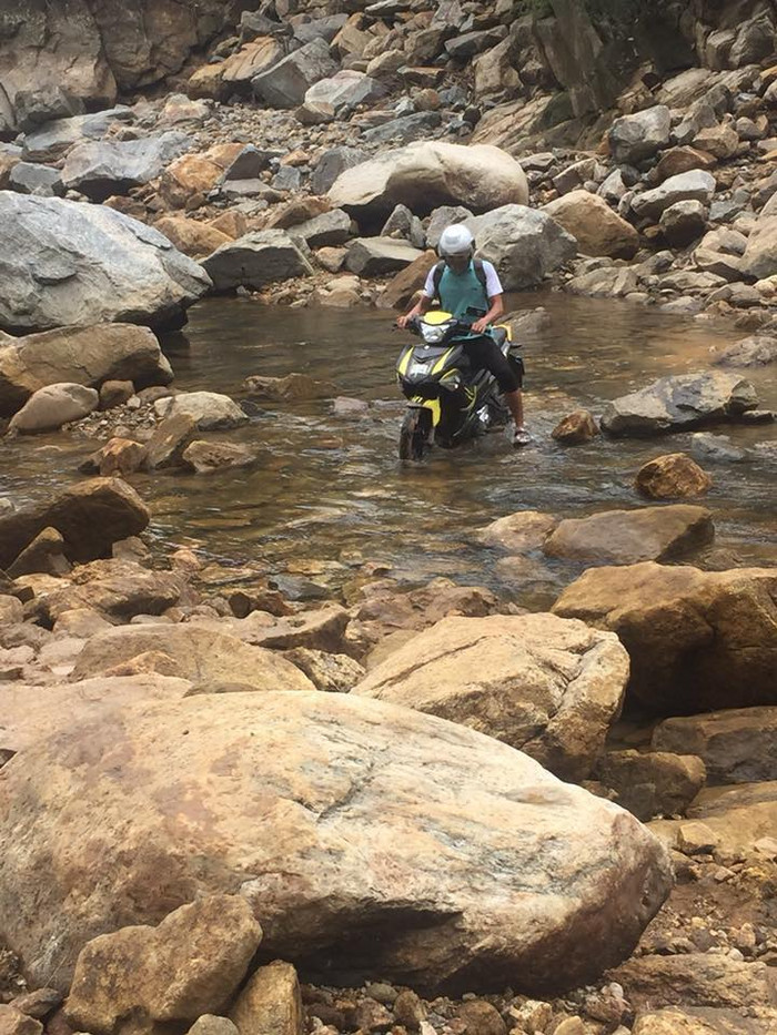 "Một ba lô chữ dành cho các em, đợi thày nhé". Dòng trạng thái của thầy giáo Triệu Quí Toàn. "Một ba lô chữ dành cho các em, đợi thày nhé". Dòng trạng thái của thầy giáo Triệu Quí Toàn.