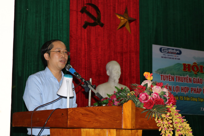 Thầy Nguyễn Ánh Hoàng – Trưởng phòng Giáo dục Thị xã Phú Thọ phát biểu. Ảnh: Đỗ Thơm Thầy Nguyễn Ánh Hoàng – Trưởng phòng Giáo dục Thị xã Phú Thọ phát biểu. Ảnh: Đỗ Thơm