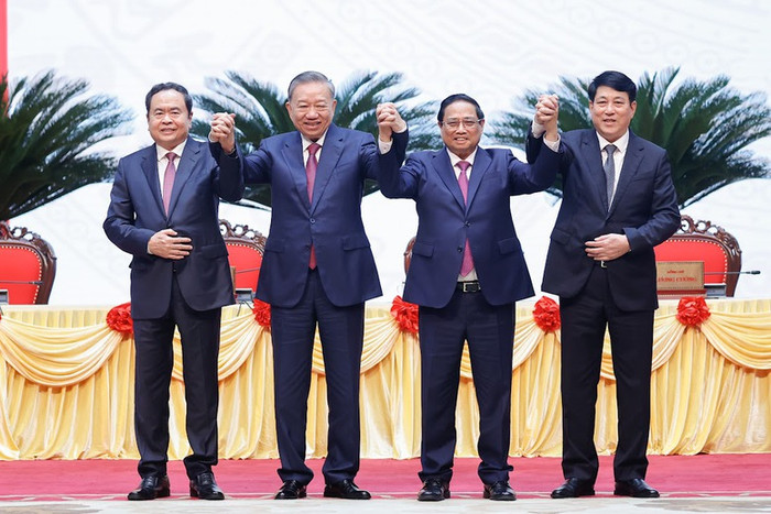 Từng cấp, từng ngành, mỗi cơ quan, đơn vị, doanh nghiệp, từng người dân Việt Nam cần phát huy cao độ tinh thần đoàn kết, chung sức, đồng lòng, quán triệt và thực hiện hiệu quả phương châm "Đảng chỉ đạo, Chính phủ thống nhất, Quốc hội đồng tình, Nhân dân ủng hộ, Tổ quốc mong đợi, thì chỉ bàn làm, không bàn lùi, làm việc nào ra việc đấy, làm việc nào dứt việc đó".