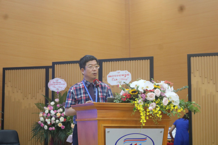 Ông Hoàng Xuân Hiệp - Hiệu trưởng Trường Đại học Công nghiệp Dệt May Hà Nội phát biểu tại buổi giao lưu. (Ảnh: Doãn Nhàn) Ông Hoàng Xuân Hiệp - Hiệu trưởng Trường Đại học Công nghiệp Dệt May Hà Nội phát biểu tại buổi giao lưu. (Ảnh: Doãn Nhàn)