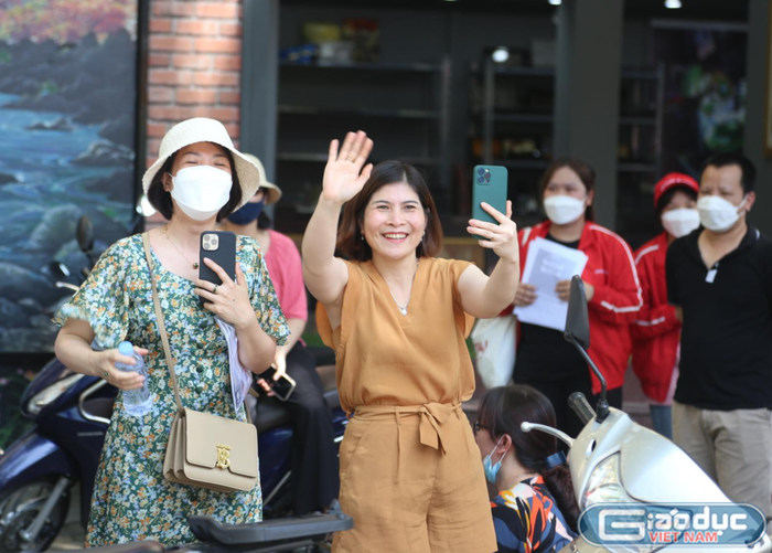 Dù kết quả thế nào, các bậc phụ huynh vẫn luôn mong con của mình không quá áp lực và lo lắng.