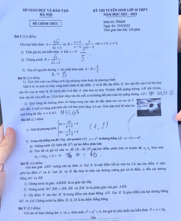 Đề thi môn Toán vào lớp 10 của Hà Nội năm 2022. (Ảnh: Kim Minh Châu) Đề thi môn Toán vào lớp 10 của Hà Nội năm 2022. (Ảnh: Kim Minh Châu)
