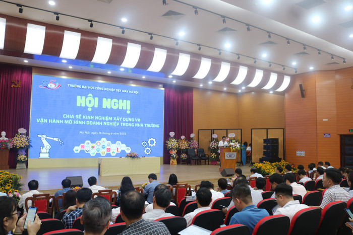 Buổi giao lưu thu hút khoảng gần 80 đại biểu tham dự (Ảnh: Doãn Nhàn) Buổi giao lưu thu hút khoảng gần 80 đại biểu tham dự (Ảnh: Doãn Nhàn)
