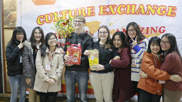 Kết nối những nền văn hóa bằng ngôn ngữ. Kết nối những nền văn hóa bằng ngôn ngữ.