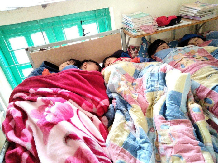 Học sinh bán trú ở Nậm Pồ không bị đói, bị rét trong mùa Đông lạnh kỷ lục. Học sinh bán trú ở Nậm Pồ không bị đói, bị rét trong mùa Đông lạnh kỷ lục.