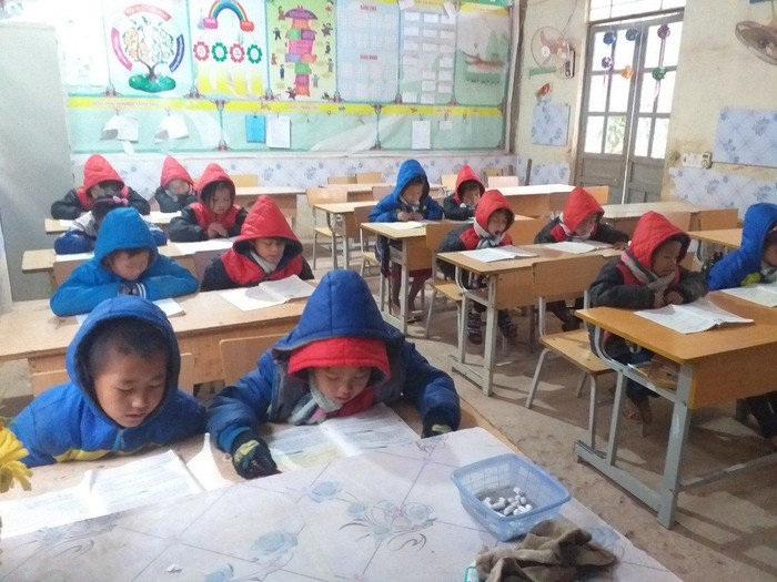 Các em học sinh ở trường Phổ thông dân tộc bán trú Tiểu học Vàng Đán được đảm bảo giữ ấm trong mùa rét. Các em học sinh ở trường Phổ thông dân tộc bán trú Tiểu học Vàng Đán được đảm bảo giữ ấm trong mùa rét.