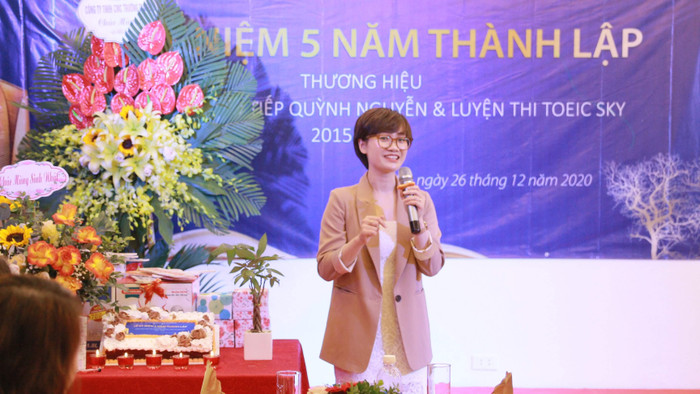 Hành trình 5 năm chưa phải là dài nhưng sẽ là động lực để Quỳnh Nguyễn và Amazing YOU hướng tới tương lai. Hành trình 5 năm chưa phải là dài nhưng sẽ là động lực để Quỳnh Nguyễn và Amazing YOU hướng tới tương lai.