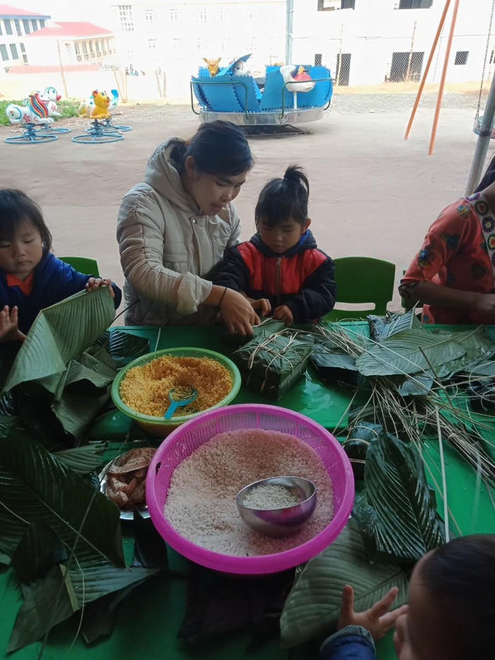 Từng bước nhỏ nhất đều được các cô giáo hướng dẫn chu đáo. Từng bước nhỏ nhất đều được các cô giáo hướng dẫn chu đáo.