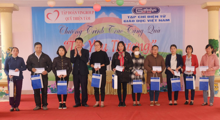 Các thầy cô giáo hạnh phúc sẽ có học trò hạnh phúc. Các thầy cô giáo hạnh phúc sẽ có học trò hạnh phúc.