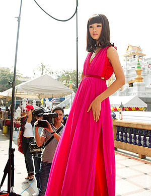 Trà My gây ấn tượng mạnh với kiểu tóc ma nơ canh thay cho mái tóc tém thường thấy của cô nàng (Theo dantri) Trà My gây ấn tượng mạnh với kiểu tóc ma nơ canh thay cho mái tóc tém thường thấy của cô nàng (Theo dantri)