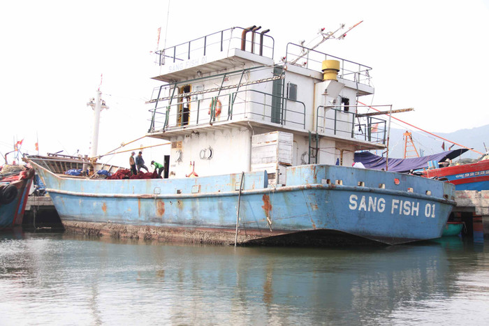 Nhưng, sau đó tàu này vươn khơi chuyến biển đầu tiên vào năm 2014 thì bị sự cố gãy tời, phải tốn hàng trăm triệu đồng để khắc phục...