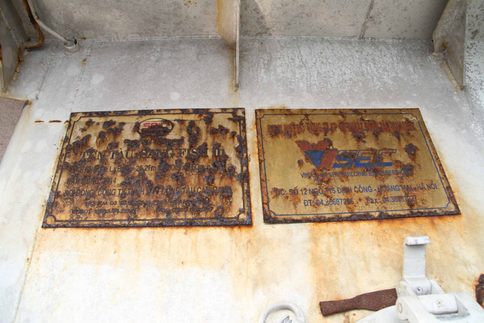 Theo anh Sang, tàu được đóng theo tàu mẫu của Tổng công ty Công nghiệp tàu thủy Việt Nam. &quot;Nếu tàu ngon lành thì tôi làm dư sức trả 1 năm/1 tỷ cho nhà máy. Nhưng tàu liên tục gặp sự cố nên buộc tôi phải trả lại cho nhà máy...&quot;, anh Sang nói.