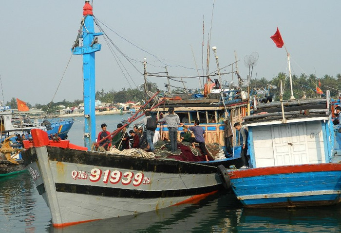 Tàu QNa 91939 TS cập cảng Kỳ Hà vào sáng ngày 8/3. Tàu QNa 91939 TS cập cảng Kỳ Hà vào sáng ngày 8/3.